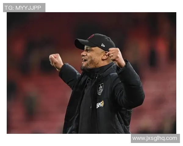 足球明星化身路人意外现身拜仁训练场引发球迷热议