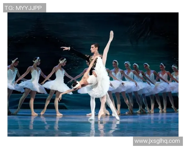 足球明星热舞巴勒斯坦舞展现文化交流与友谊的精彩瞬间